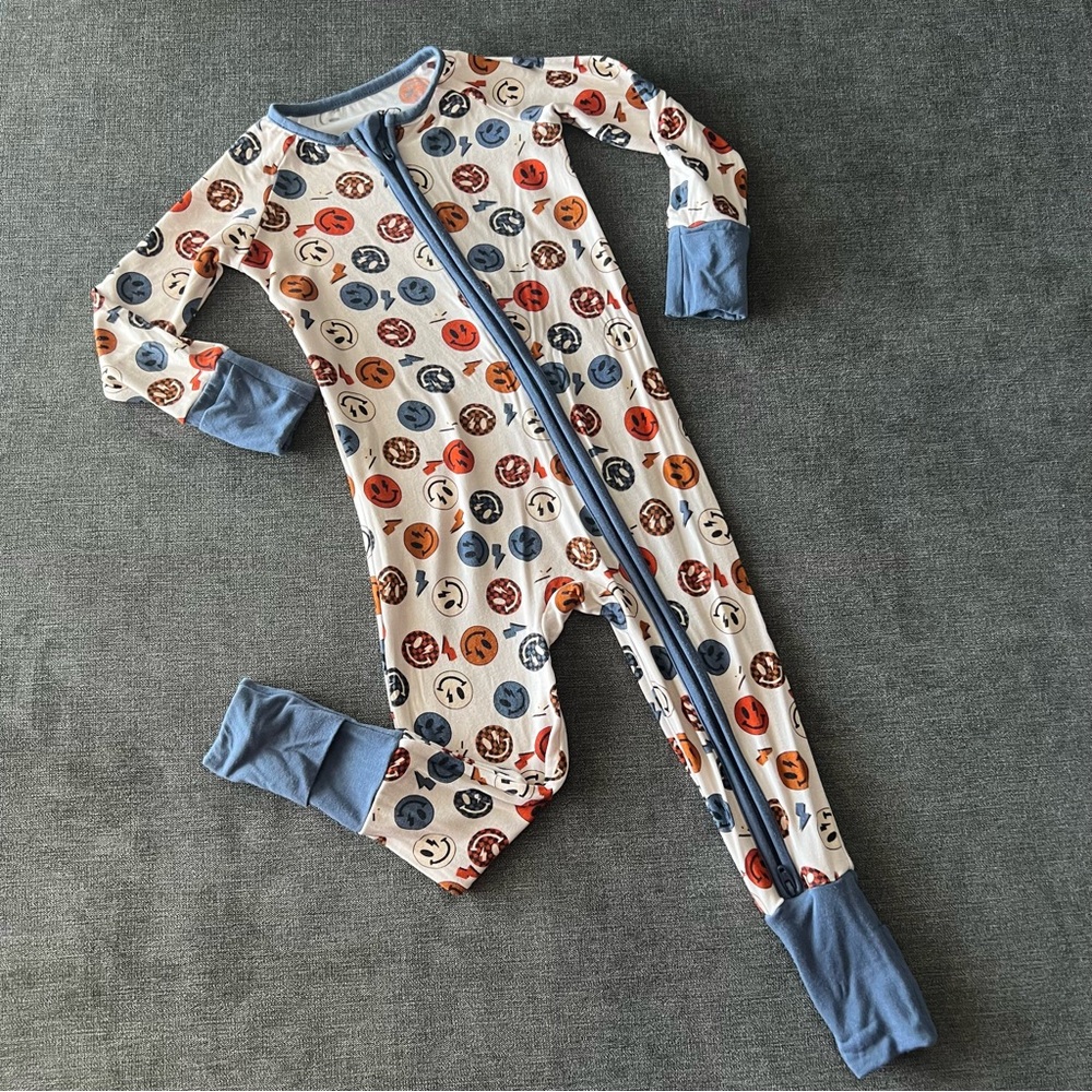 Dream Big Little Co Smiley Bamboo One-Piece Zippy Pajamas size 12-18 months